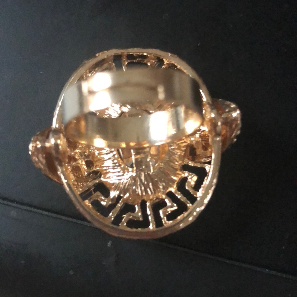 🔥RING 🔥 - Picture 4 of 5